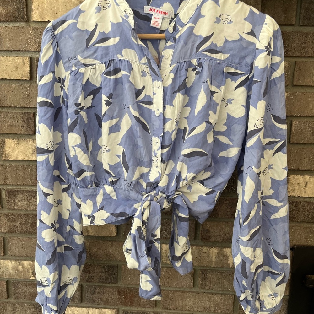 NWT Floral Blue & White Cropped Blouse XS Joe Fresh
